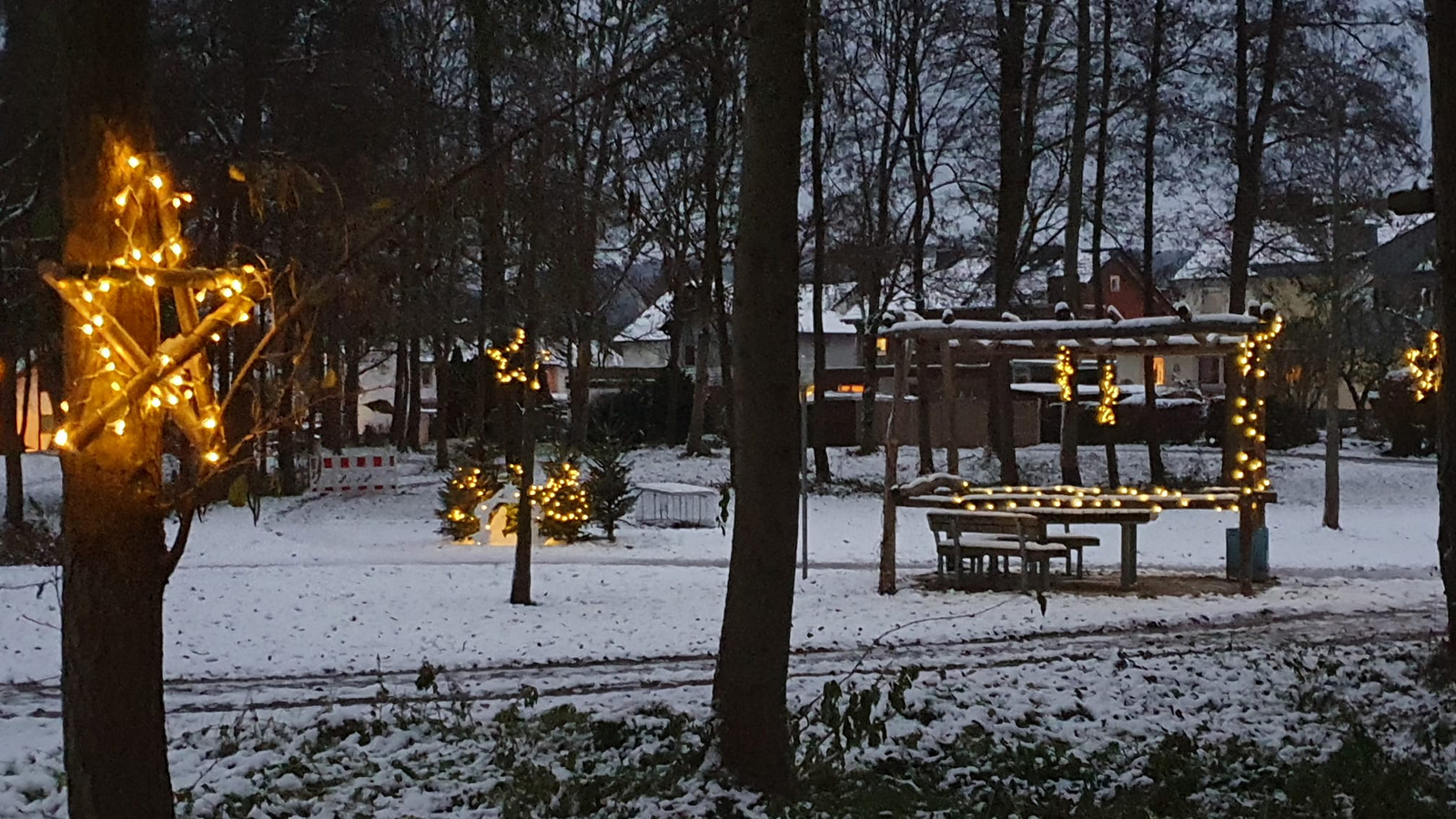 Weihnachtsweg lässt den Bad Driburger Stadtpark erstrahlen 